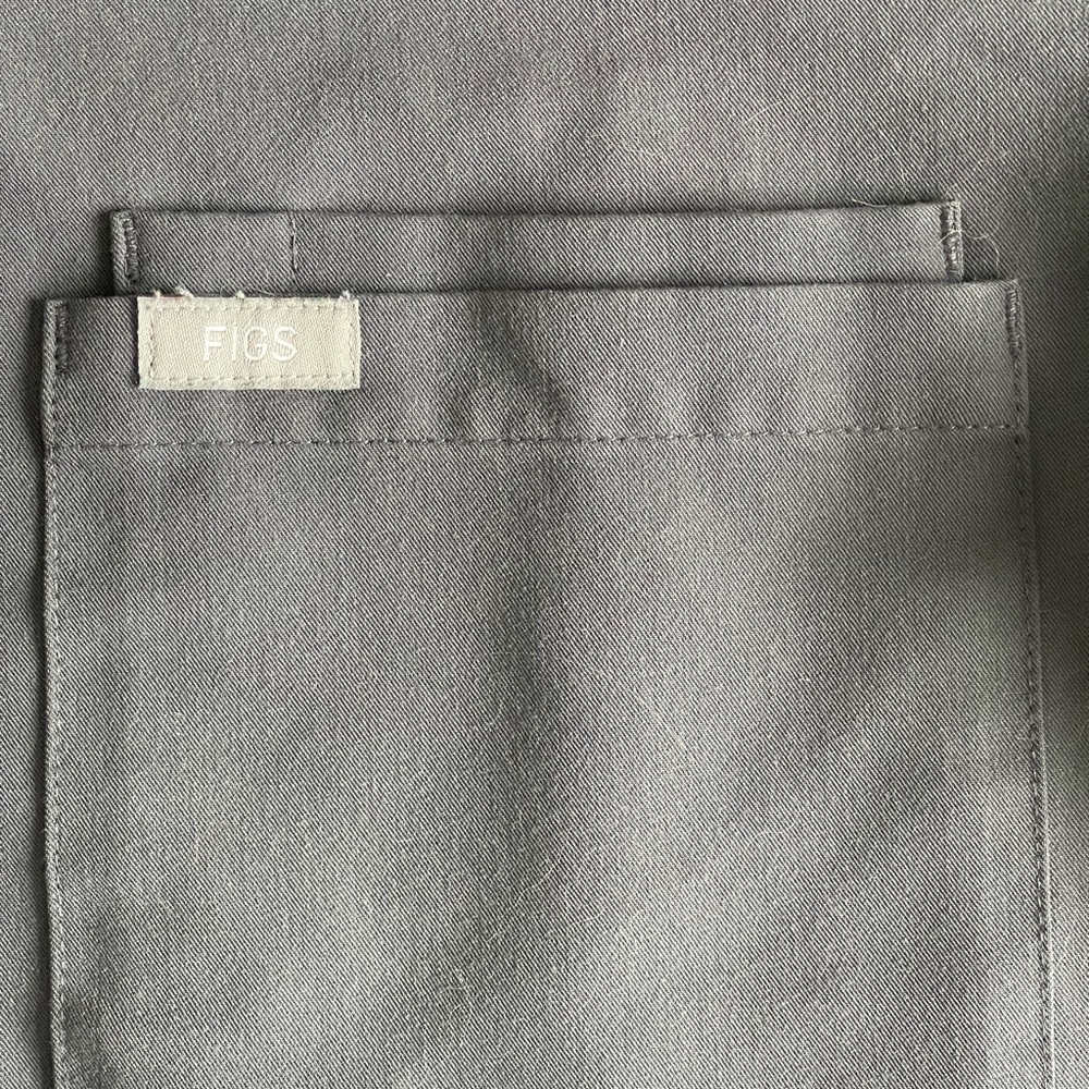 FIGS Men's Gray V-Neck Scrub Top Size XS - Picture 11 of 12
